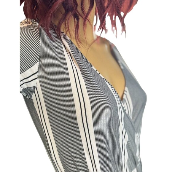 Derek Heart Short Sleeve Surplice Mini Dress Size Small - Picture 6 of 7